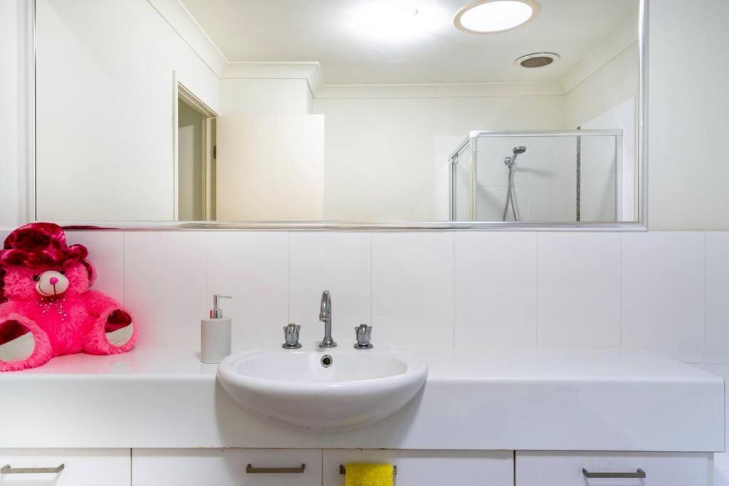 Room With Separate Bath In Shared Homestay Redcliffe Ngoại thất bức ảnh